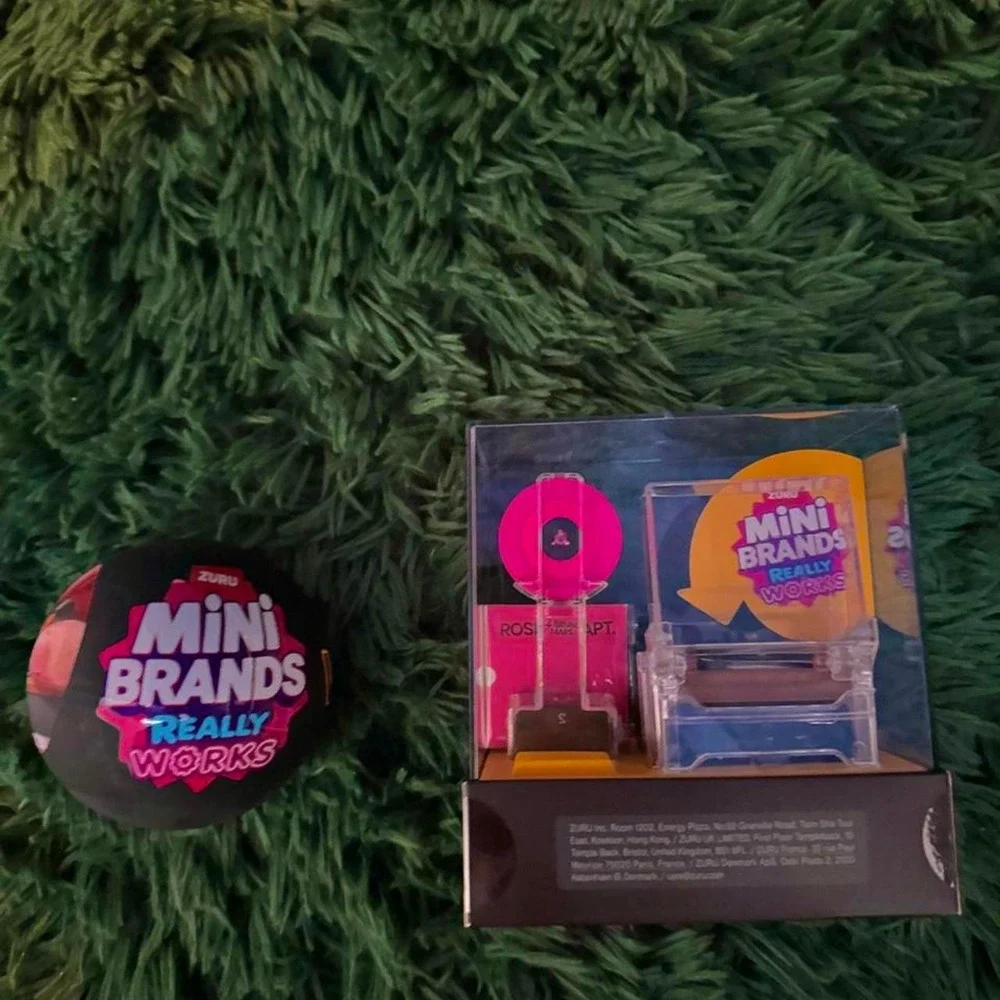 Mini Brands Really Works Vinyl Record Player + Capsule
